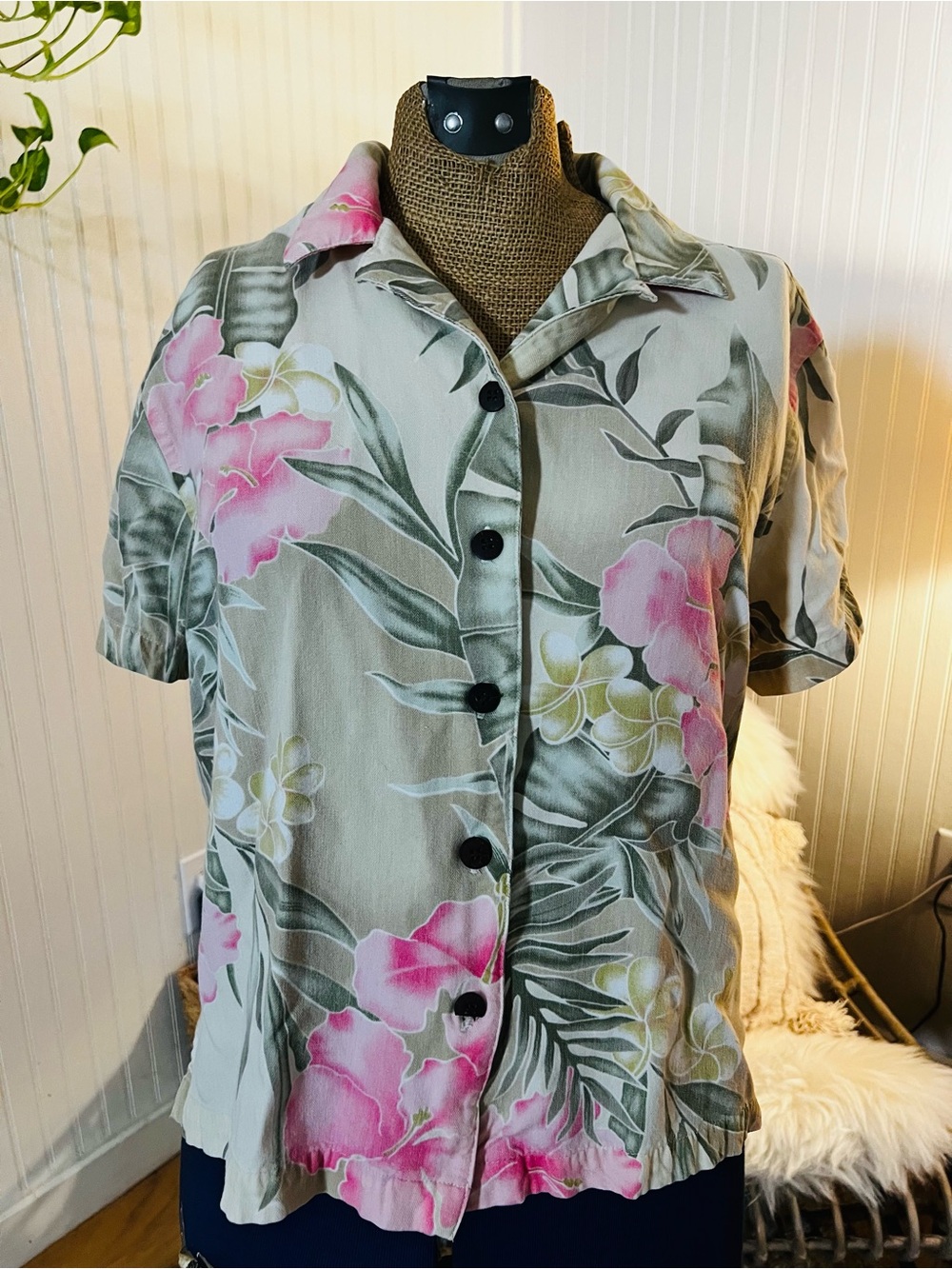Vintage Lightweight Floral Hawaii style Button-Up Top in Pink and Green